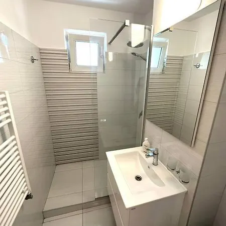 Carolina Apartment
